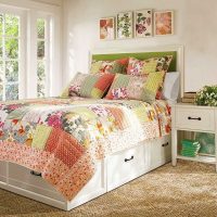 l'idée d'un style lumineux d'une chambre à coucher dans le style d'une image de patchwork