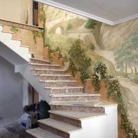 l'idea di uno stile insolito di appartamento con dipinti murali