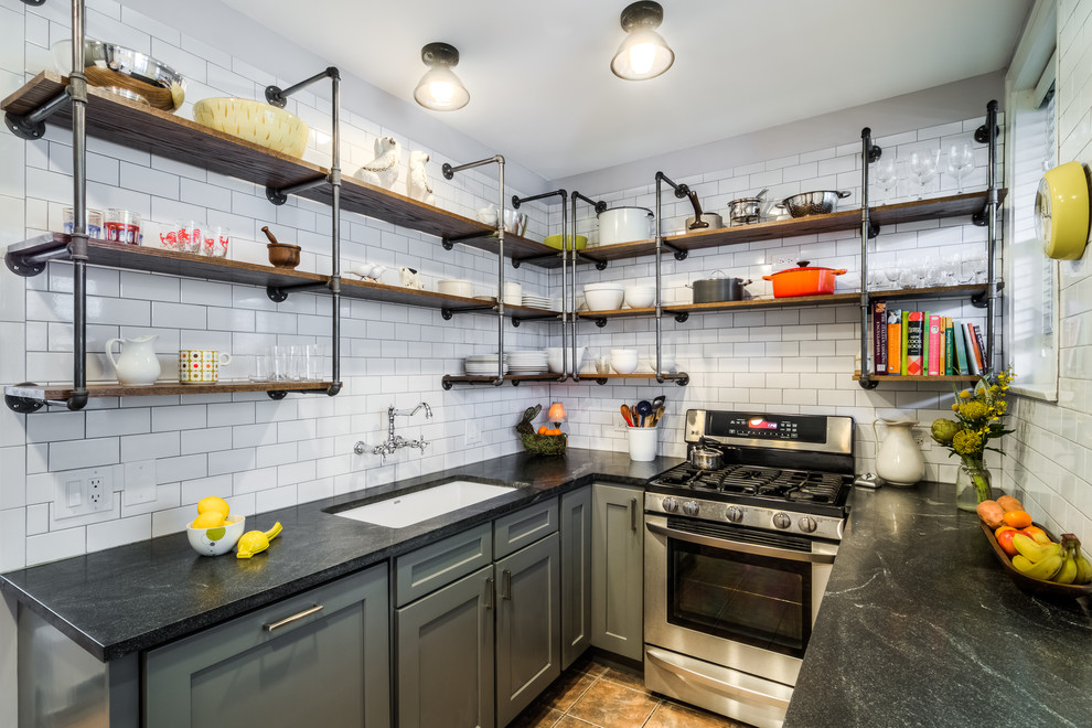 cuisine 6 m² avec étagères