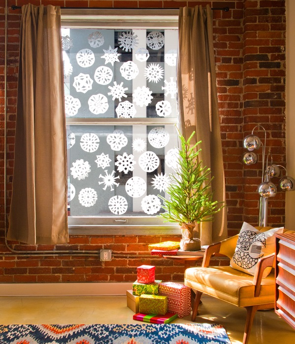 flocons de neige sur les fenêtres pour la nouvelle année