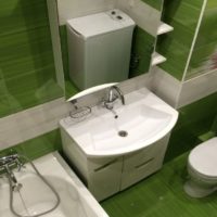 zaļā meža vannas istabas dizains