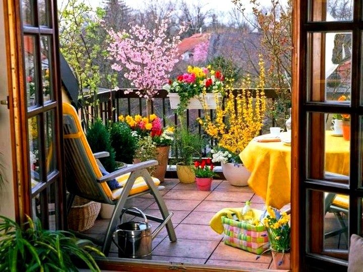 balcone con fiori