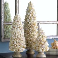 New Year's decor from shells
