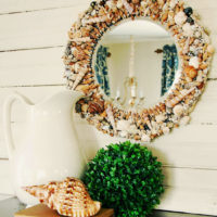decor from shells on the mirror
