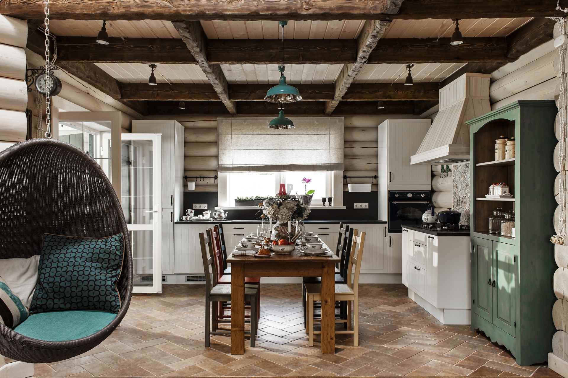 versione di una cucina leggera in una casa di legno
