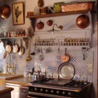 un exemple d'une belle image intérieure de cuisine rustique