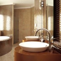 heldere ontwerpoptie voor het leggen van tegels in de badkamerfoto