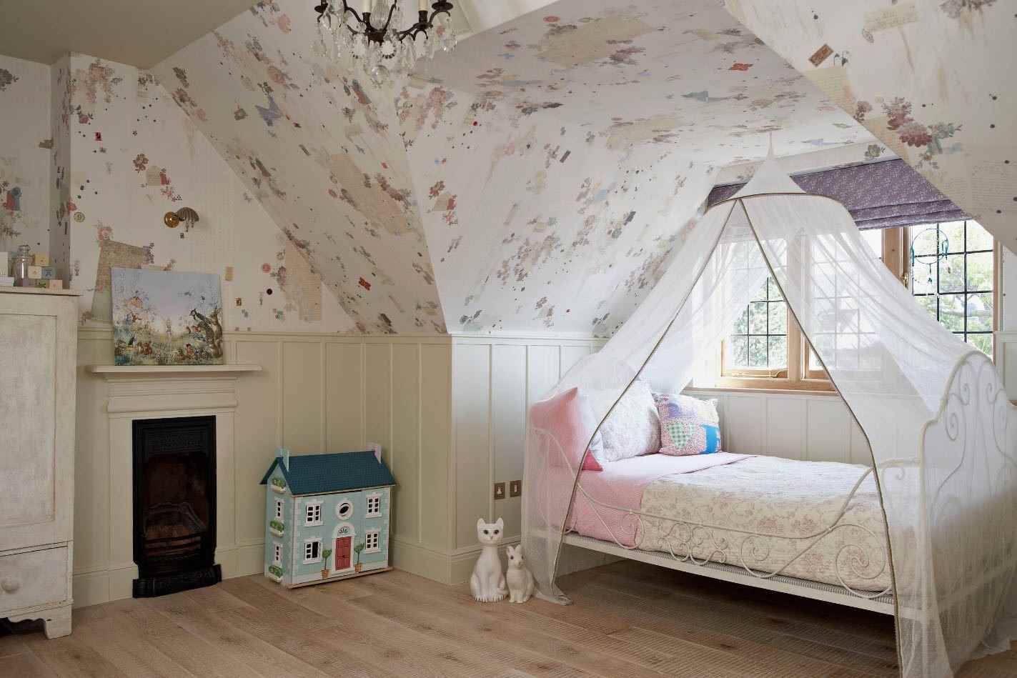 Un exemple d'un beau design d'une chambre d'enfants pour une fille