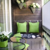 vert dans la conception d'un petit balcon