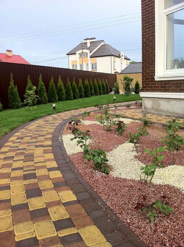 an example of the use of unusual garden paths in landscape design