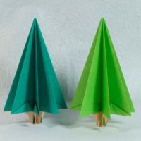 opzione fai-da-te di creare un bellissimo albero di Natale di cartone