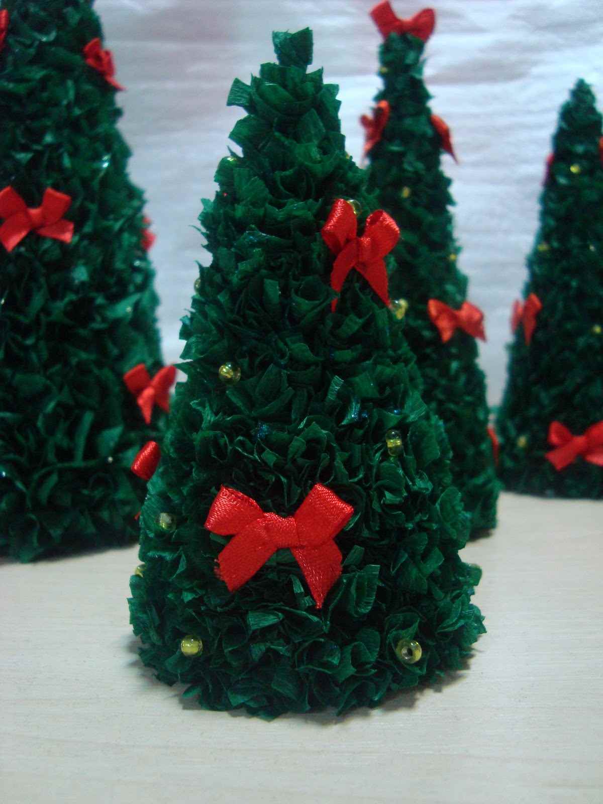 L'idea di creare da soli un bellissimo albero di Natale in cartone