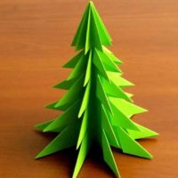 Un esempio di creazione di un bellissimo albero di Natale in cartone con le tue mani