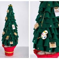 esempio fai-da-te di creare una foto festiva dell'albero di Natale in cartone