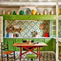 un esempio di un bellissimo interno cucina in una foto di una casa in legno