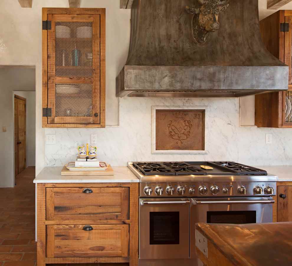 Un esempio di una bella cucina dal design rustico