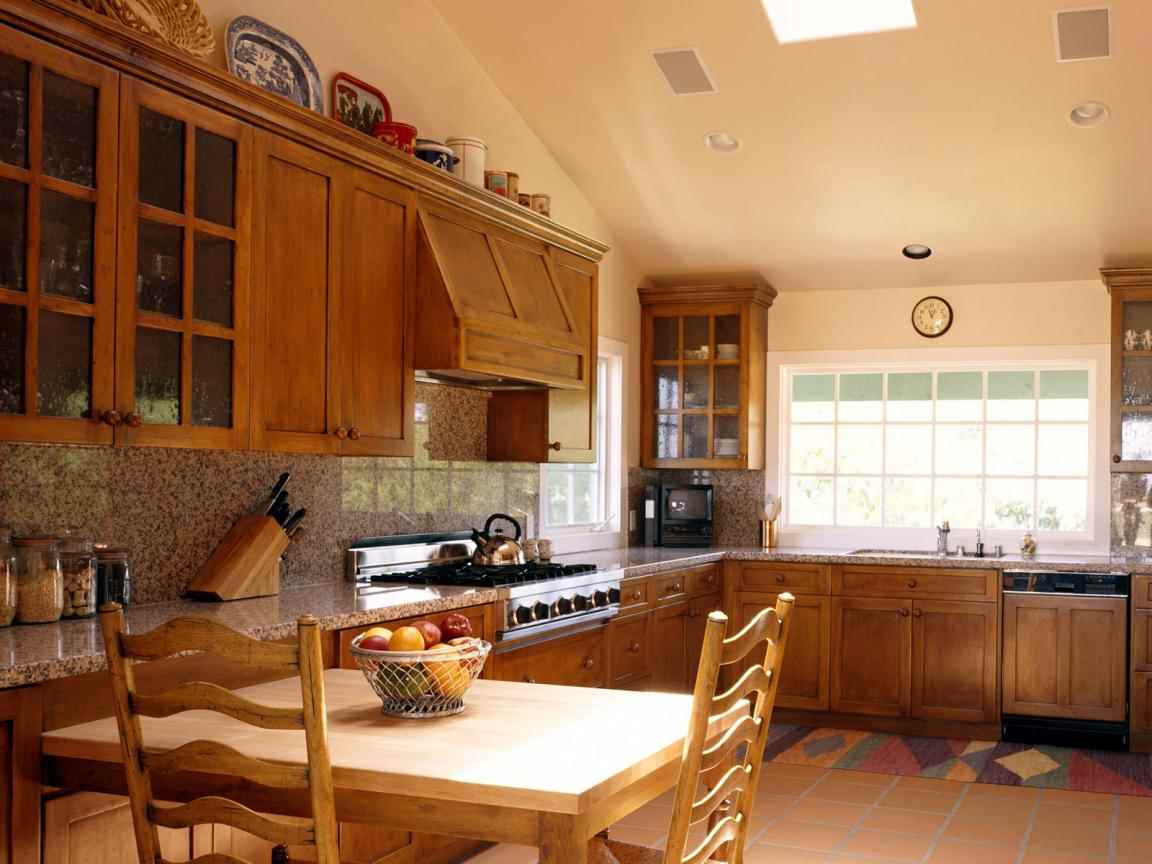 variante di una decorazione leggera di una cucina in una casa di legno