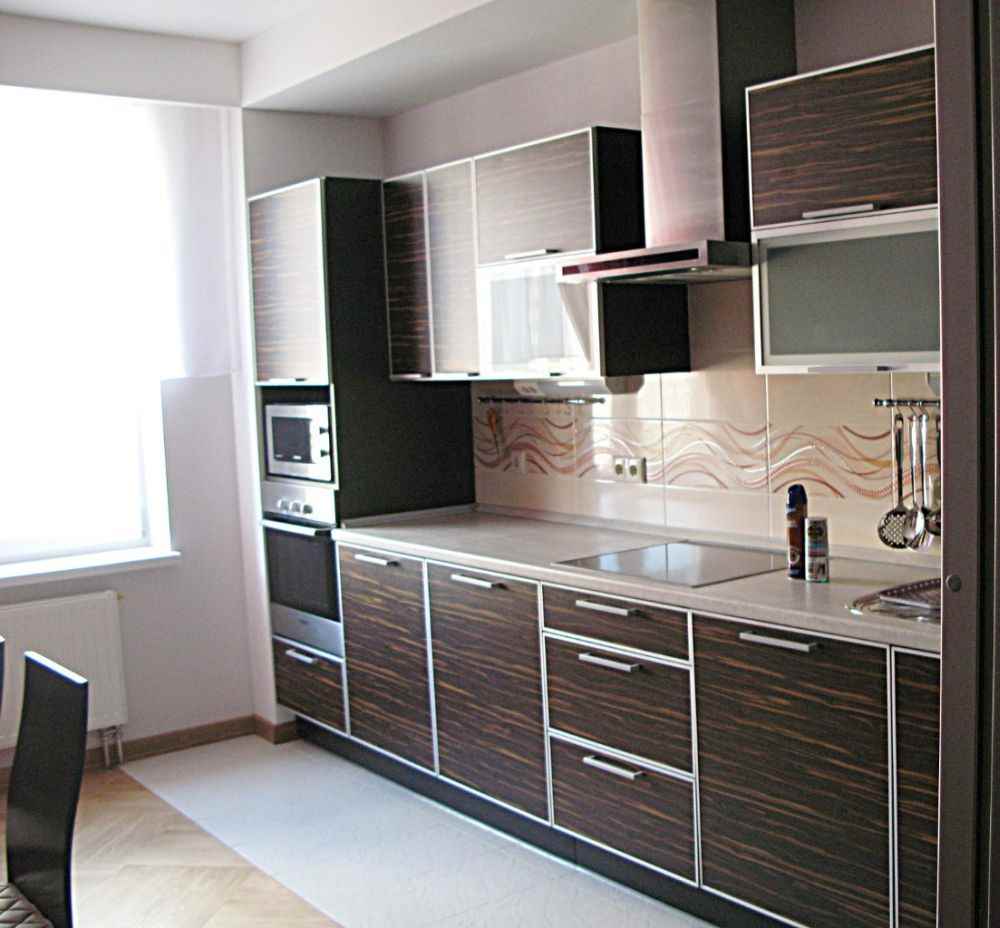 An example of a light kitchen design of 11 sq.m