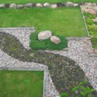 example of the use of bright garden paths in landscape design photo