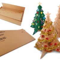 opzione fai-da-te per creare un albero di Natale festivo dal cartone