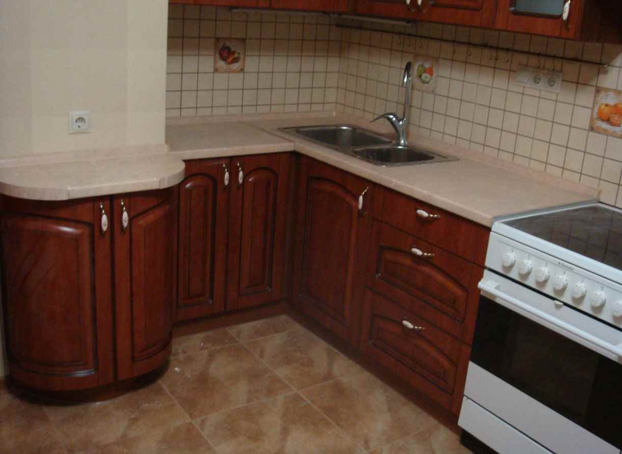 An example of an unusual style of kitchen is 10 sq.m. n series 44