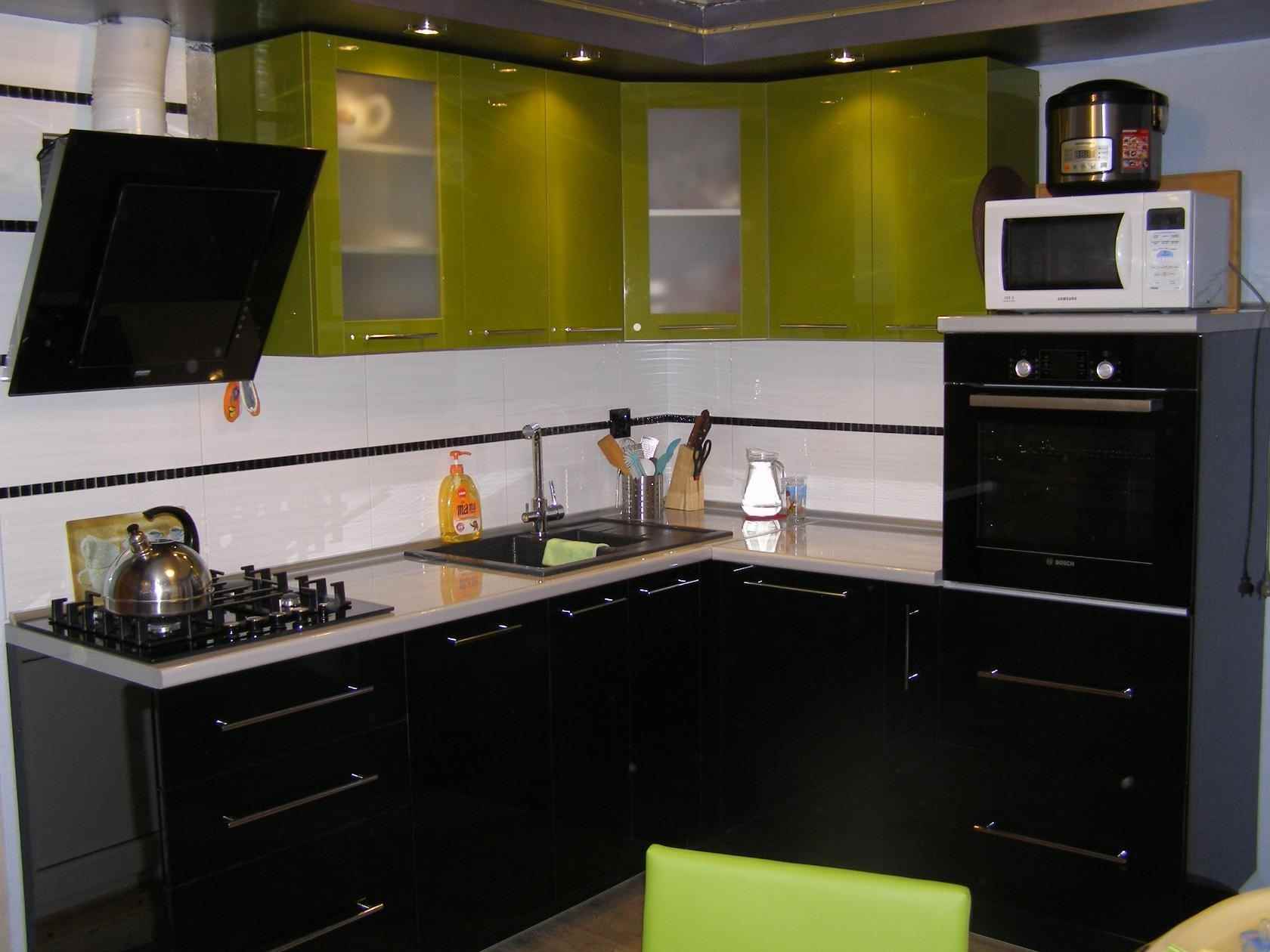 un esempio di un interno insolito di una cucina di 7 mq