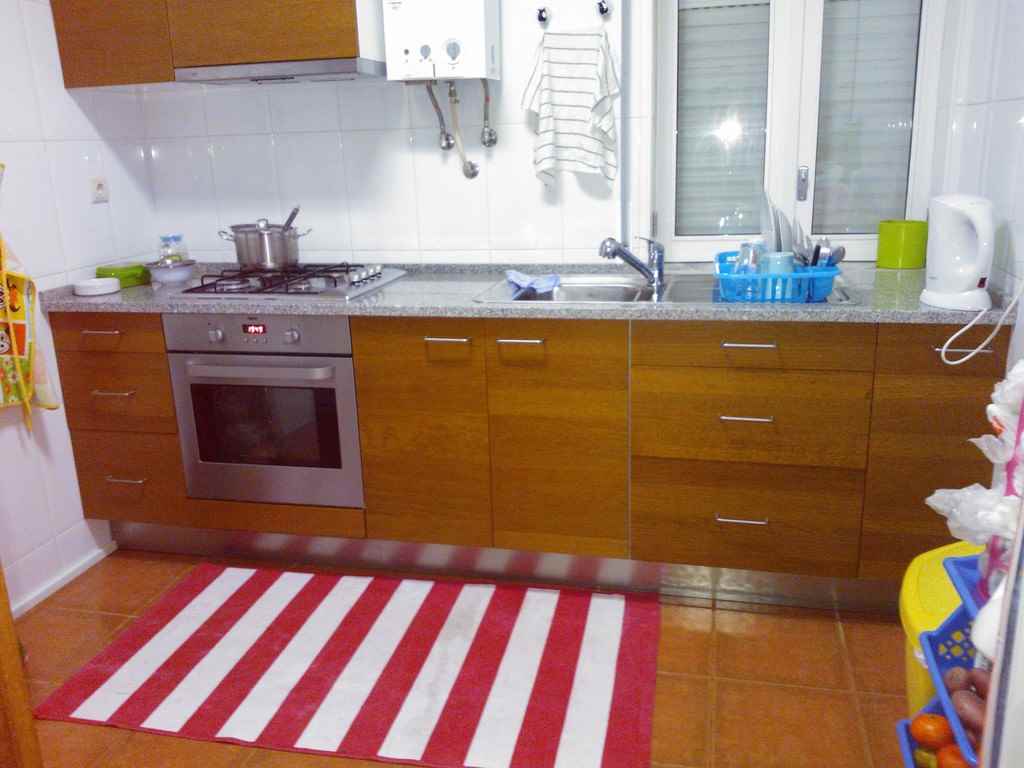 idea of ​​a bright style kitchen with a gas water heater