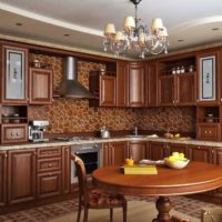 idea di un interno luminoso di una cucina in una foto in stile rustico