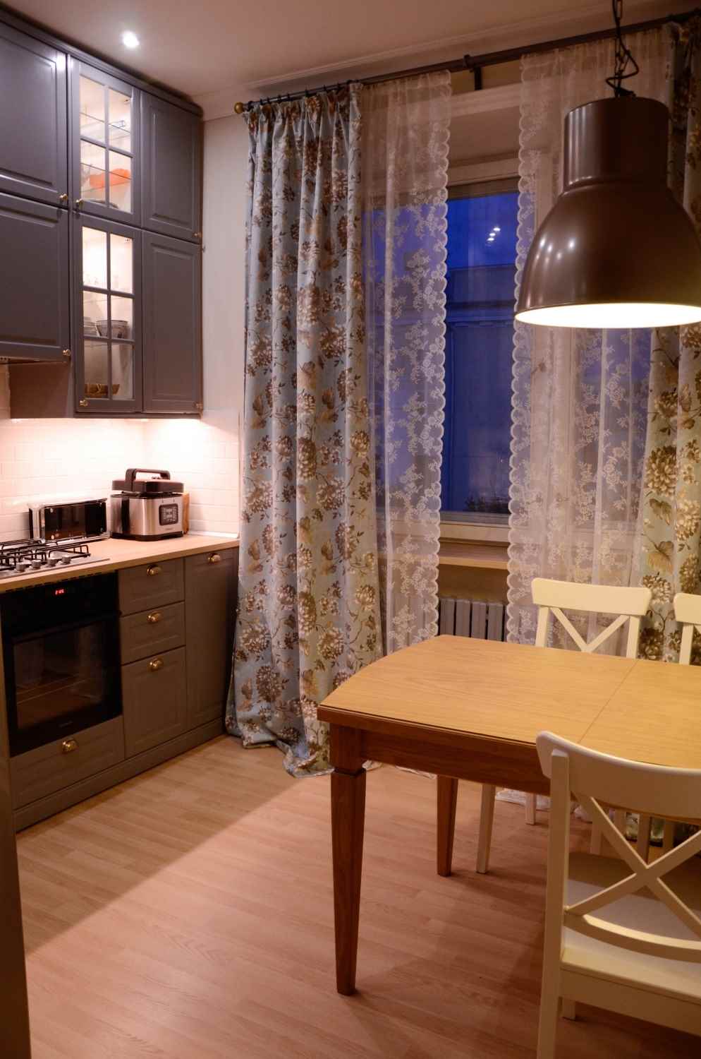 Un esempio di una cucina in stile luminoso di 10 mq. serie n 44