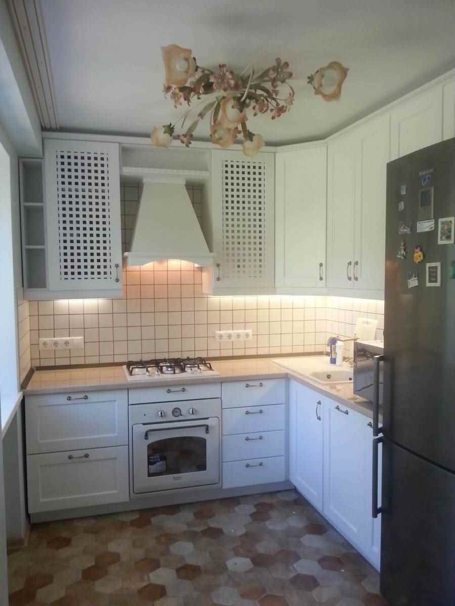 An example of a beautiful kitchen interior with a gas water heater