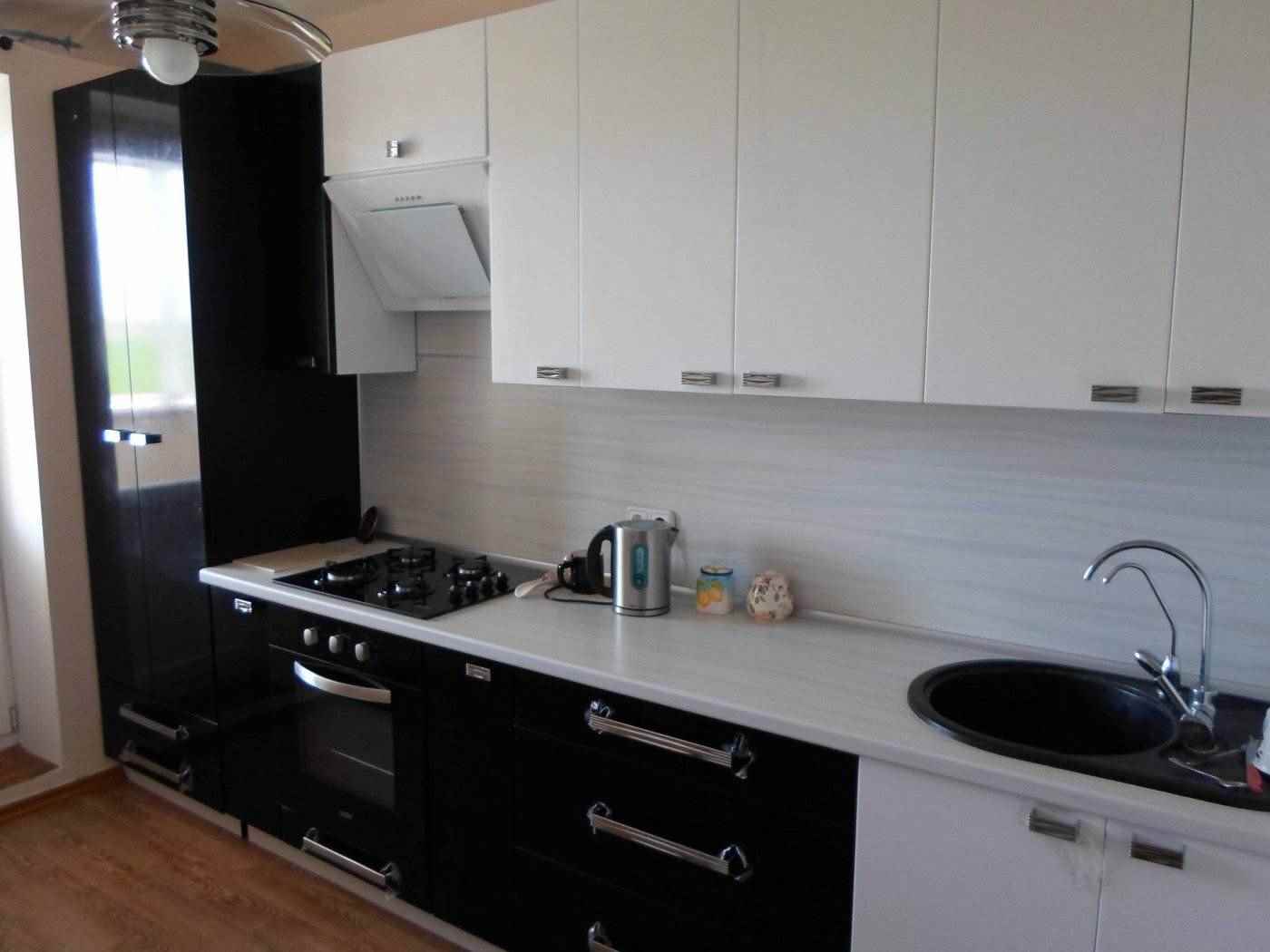 un exemple de design lumineux d'une cuisine de 13 m²