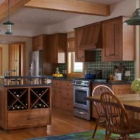 versione dello stile luminoso della cucina in una foto di casa in legno