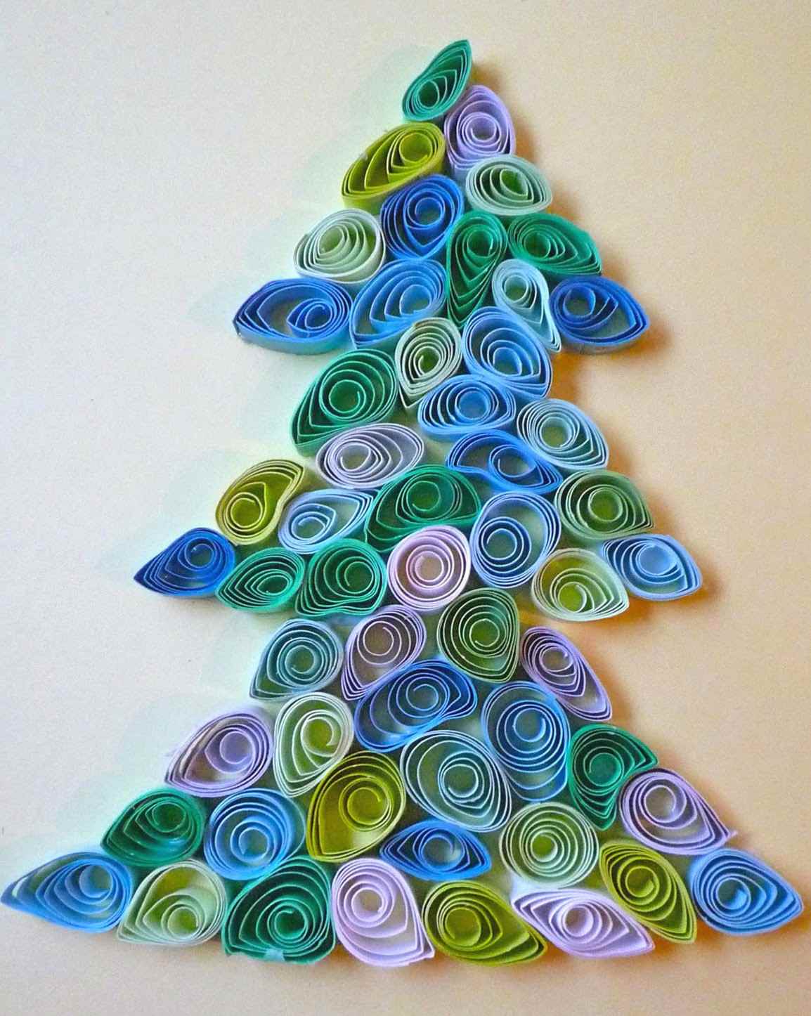 un exemple de la création d'un arbre de Noël lumineux à partir de carton vous-même