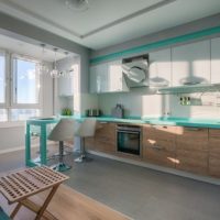 design de cuisine avec fenêtre dans les tons bleus
