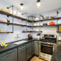 cuisine design 6 m² avec étagères
