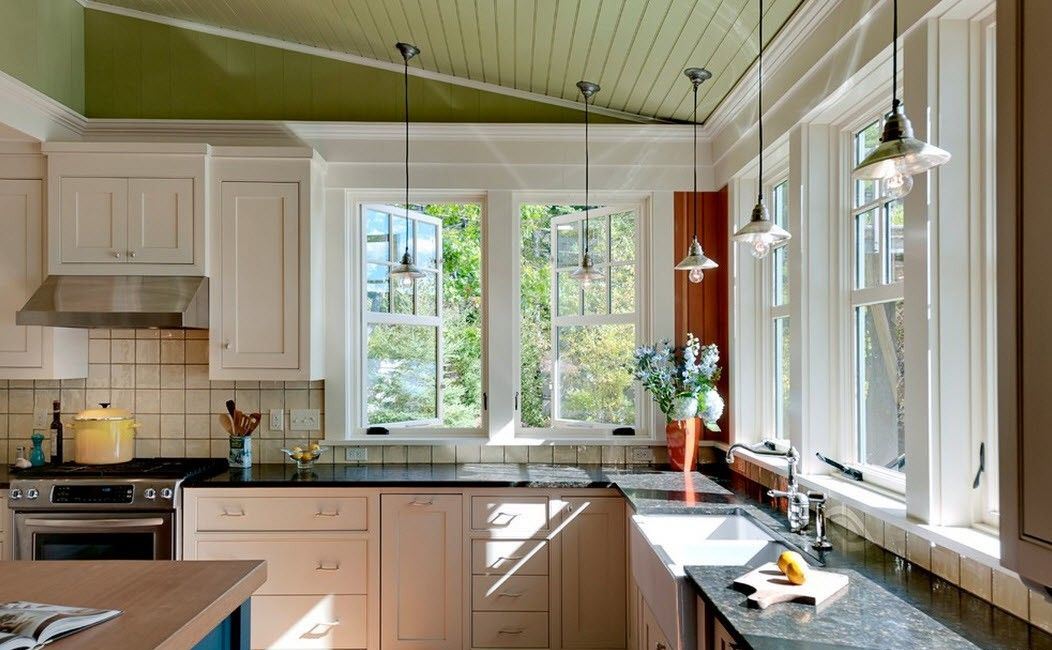 cuisine design avec fenêtre d'angle