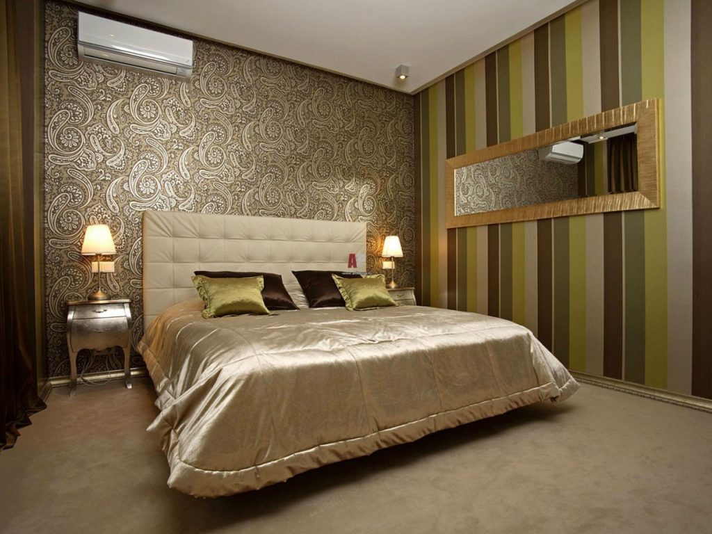 combination of wallpaper in the bedroom