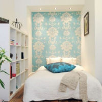 design semplice di una piccola camera da letto