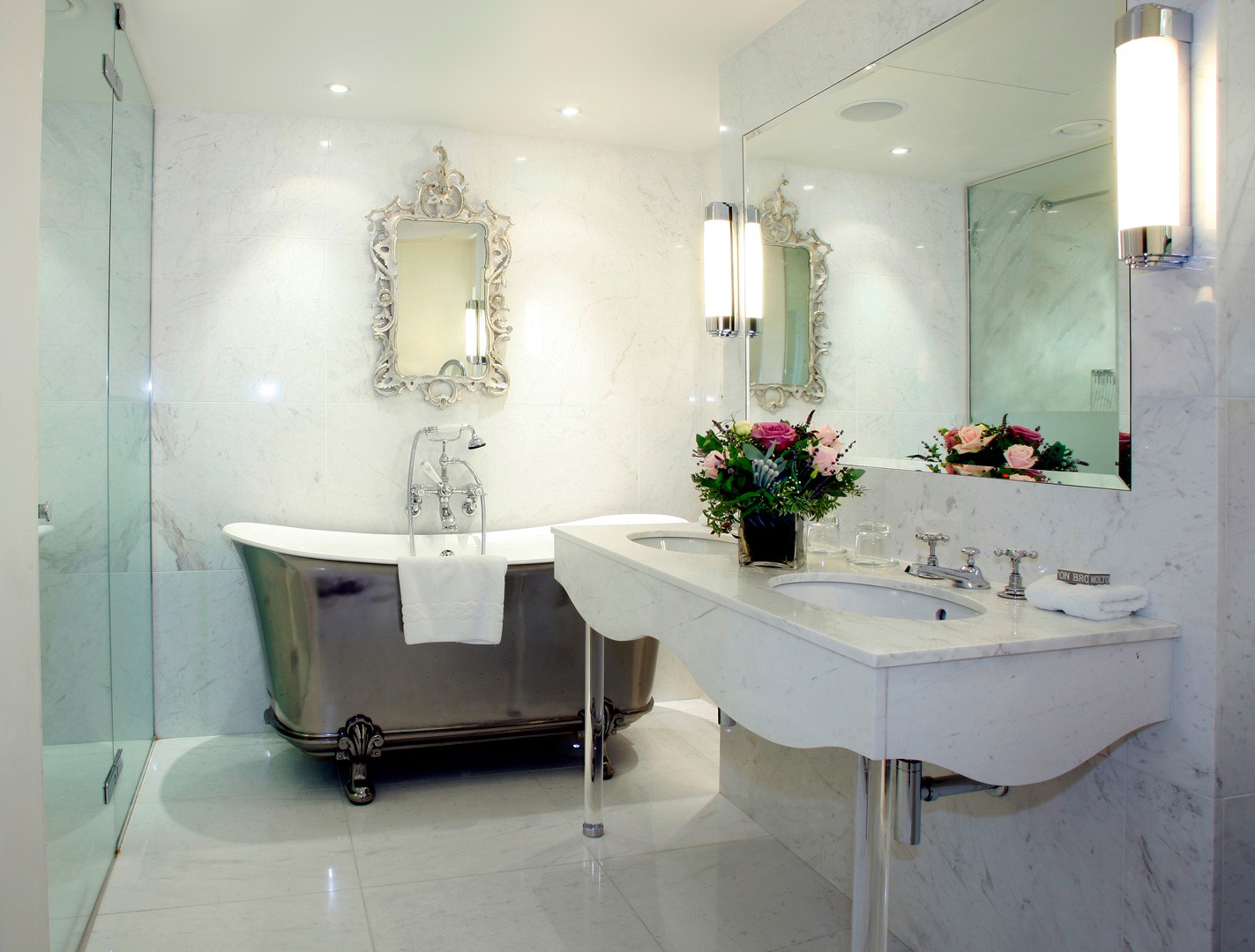 design del bagno in marmo