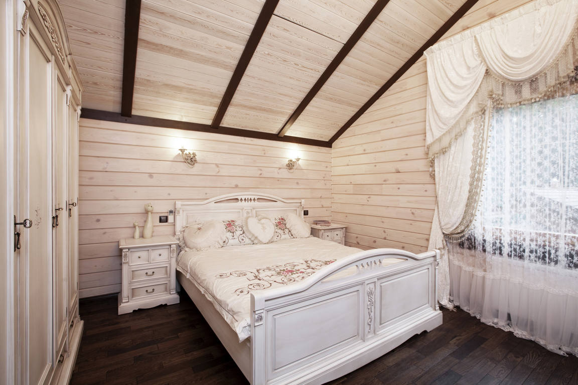 progettazione di una camera da letto in una casa di legno