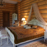 camera da letto in una casa in legno mobili eleganti