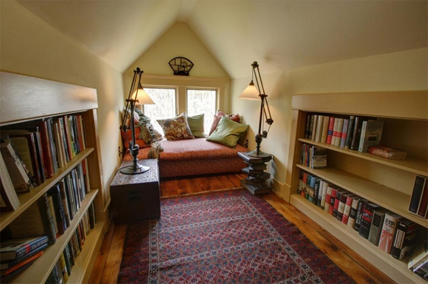 biblioteca della camera da letto della soffitta