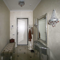 corridoio in un appartamento in una foto di arredamento casa pannello