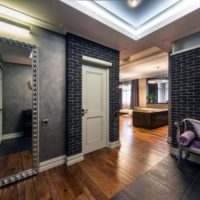 design moderne du couloir de la maison
