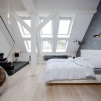 idee di interior design camera da letto mansarda