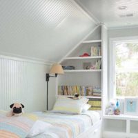 idee di decorazione camera da letto sottotetto