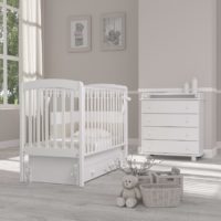 chambre de bébé pour les meubles blancs nouveau-nés