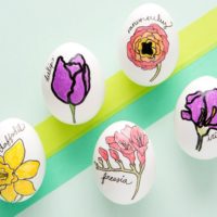 Peindre des oeufs de Pâques avec des marqueurs