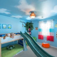 Aire de jeux à l'intérieur d'une chambre d'enfant