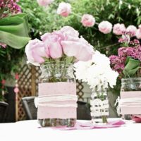 Vases à fleurs de bricolage pour une table de mariage